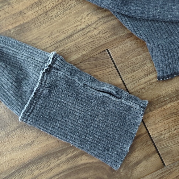 We The Free Oceanview Oversized Thermal V-Neck Bohemian Top - Picture 6 of 9